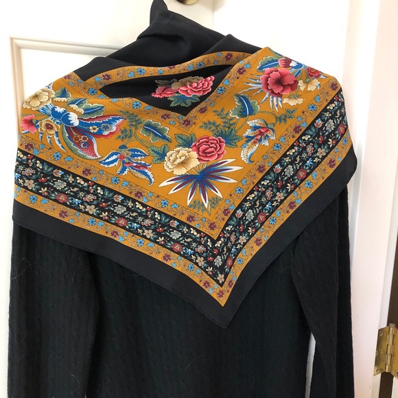 Bill Blass 100% silk scarf - Picture 10 of 10